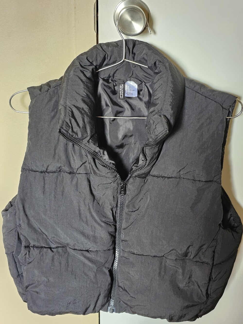 Kids Full Zip Puffer Vest by Divided H&M - Size Small - Black with Pockets